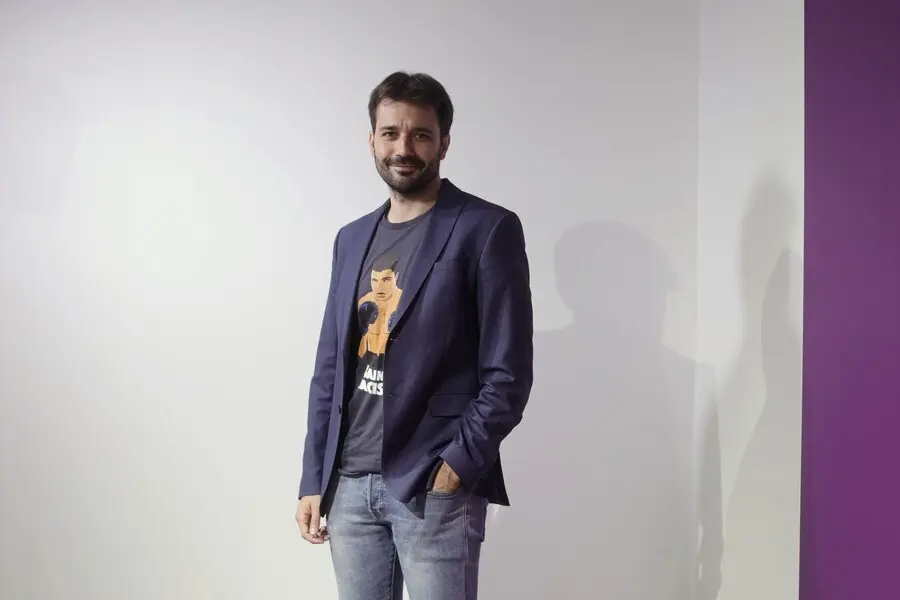 El secretario primero de la Mesa del Congreso y secretario de Educaci&oacute;n de la direcci&oacute;n estatal de Podemos, Javier S&aacute;nchez Serna, durante una entrevista para Europa Press en la sede de Podemos, a 30 de julio de 2021, en Madrid (Espa&ntilde;a).