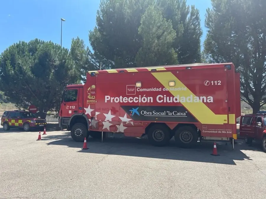 Cami&oacute;n de Protecci&oacute;n Ciudadana situado en las inmediaciones del incendio de San Mart&iacute;n de Valdeiglesias.