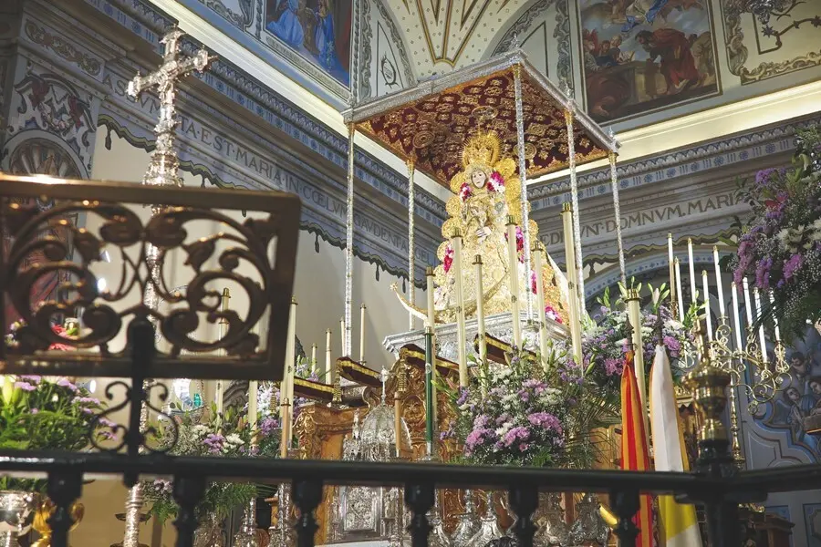 La Virgen del Roc&iacute;o en la parroquia de la Asunci&oacute;n de Almonte (Huelva).
