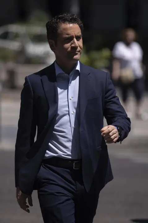 El secretario general del PP, Teodoro Garc&iacute;a Egea, se dirige a una entrevista con Europa Press en la sede del partido 