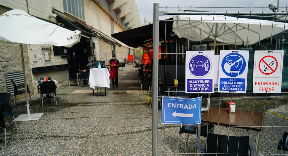 Vista de un establecimiento hostelero en las inmediaciones del estadio del Racing. / Hardy