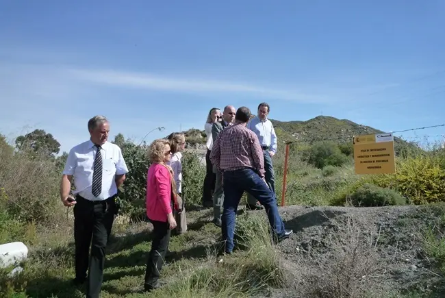Archivo - Misi&oacute;n de verificaci&oacute;n de la CE en la zona bajo vigilancia radiol&oacute;gica de Palomares, en Cuevas del Almanzora (Almer&iacute;a)