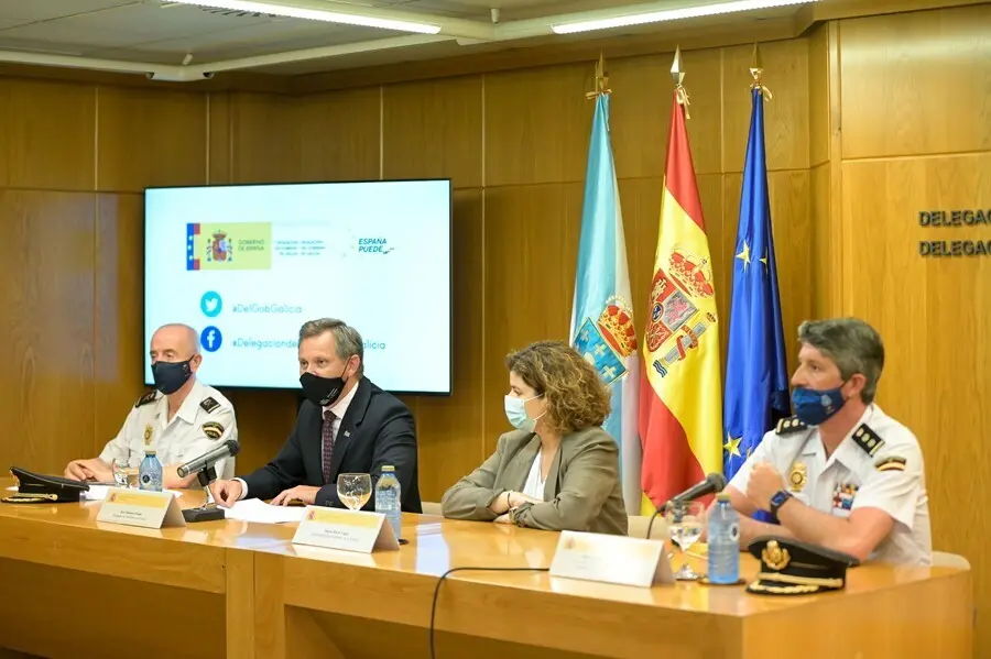El jefe superior de Polic&iacute;a de Galicia, Jos&eacute; Luis Balseiro; el delegado del Gobierno en Galicia, Jos&eacute; Mi&ntilde;ones; la subdelegada en A Coru&ntilde;a,Mar&iacute;a Rivas y el comisario jefe de la brigada provincial Pedro Agudo informan sobre el crimen de Samuel Luiz