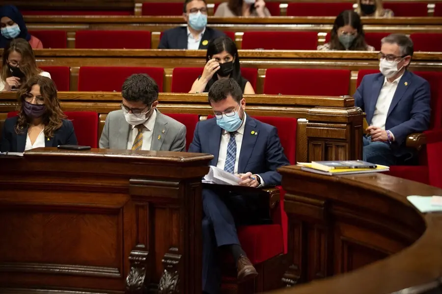 Aragon&egrave;s y Puigner&oacute; en el Parlament