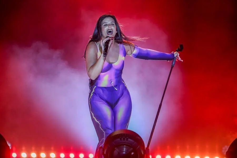 Archivo - La cantante Nathy Peluso ofrece un concierto como parte del festival Noches del Bot&aacute;nico, a 10 de junio de 2021, en Madrid 
