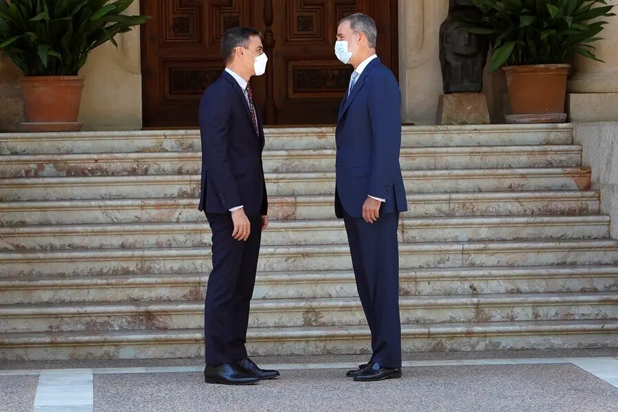 El Rey Felipe VI recibe en el Palacio de Marivent al presidente del Gobierno, Pedro S&aacute;nchez.