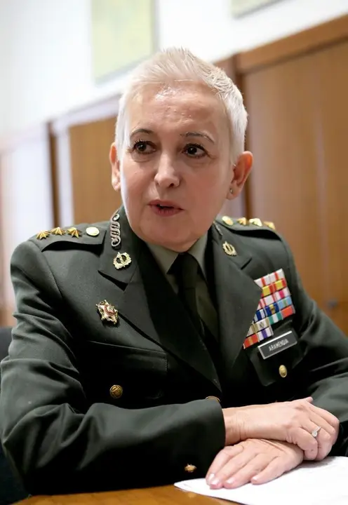 La coronel Bego&ntilde;a Aramend&iacute;a, segunda mujer que alcanza el rango de general en Espa&ntilde;a
