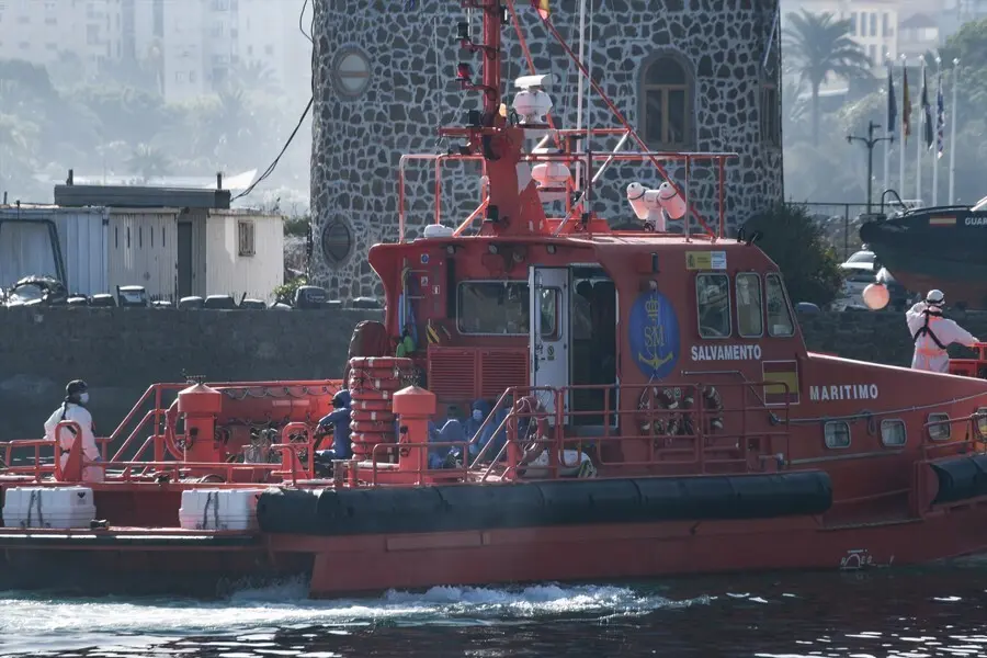 Archivo - La unidad de Salvamar Atria, perteneciente a Salvamento Mar&iacute;timo en una operaci&oacute;n en julio
