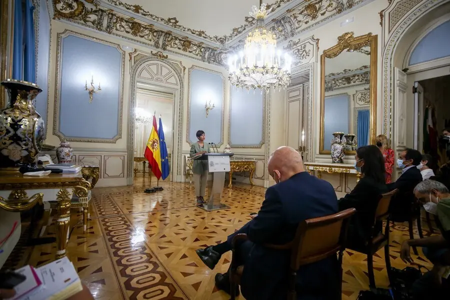 La ministra de Pol&iacute;tica Territorial y Funci&oacute;n P&uacute;blica, Isabel Rodr&iacute;guez, en una rueda de prensa