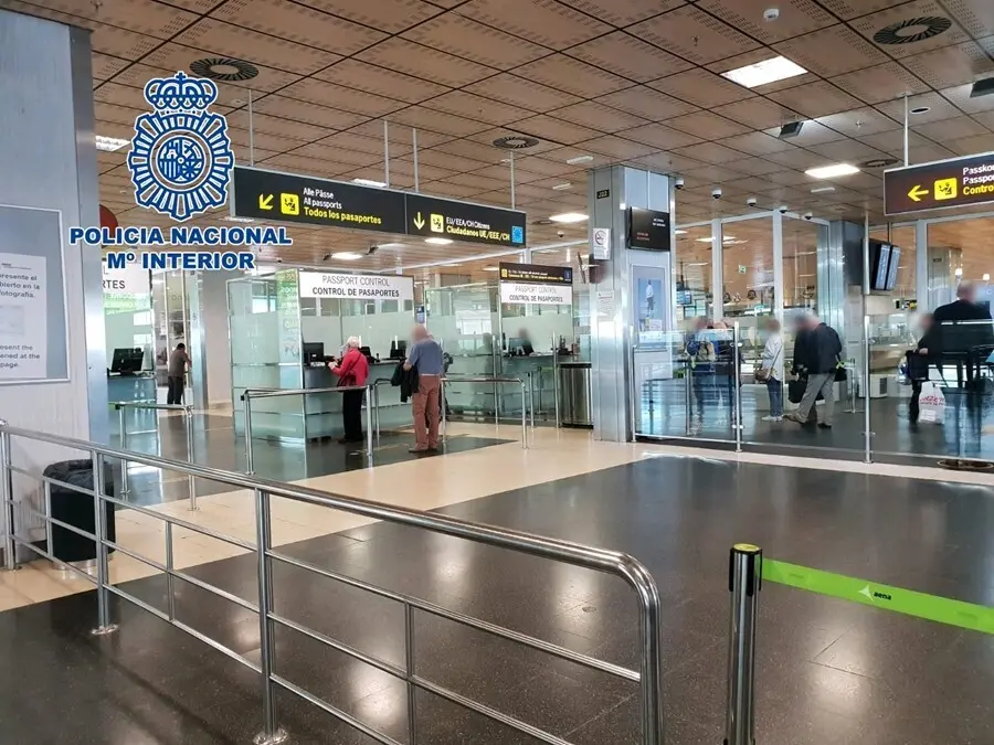 Archivo - Aeropuerto Tenerife Sur