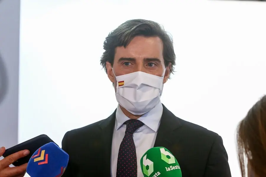Archivo - El vicesecretario de Comunicaci&oacute;n del Partido Popular, Pablo Montesinos, atiende a los medios.
