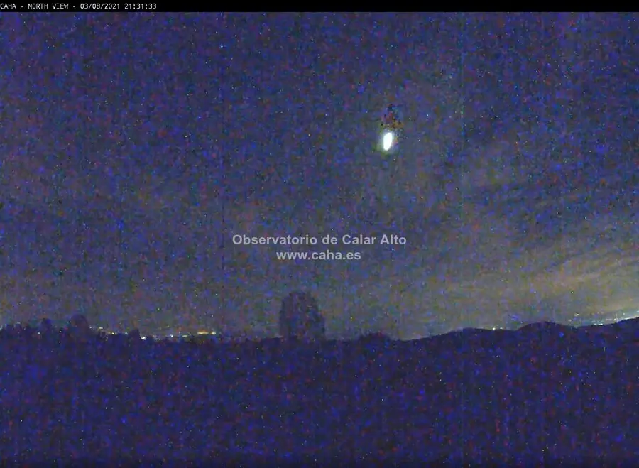 Perseida captada por las c&aacute;maras exteriores del observatorio astron&oacute;mico de Calar Alto en G&eacute;rgal (Almer&iacute;a)