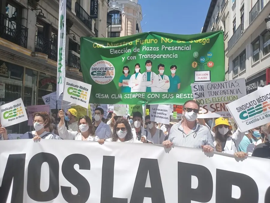 Archivo - Manifestaci&oacute;n MIR en la Puerta del Sol.