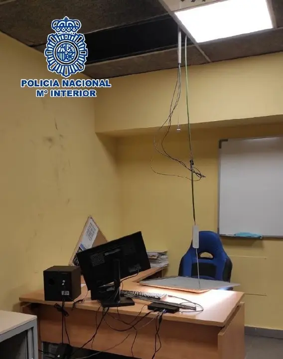 Interior de la oficina donde qued&oacute; atrapado el ladr&oacute;n