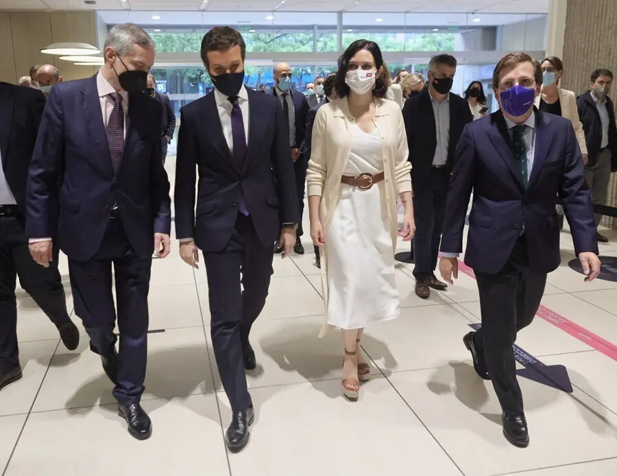 Archivo - El presidente del PP, Pablo Casado, la presidentade la Comunidad de Madrid, Isabel D&iacute;az Ayuso, y el alcalde de Madrid y portavoz nacional del PP, Jos&eacute; Luis Mart&iacute;nez-Almeida, asisten a un Desayuno Informativo de Europa Press.