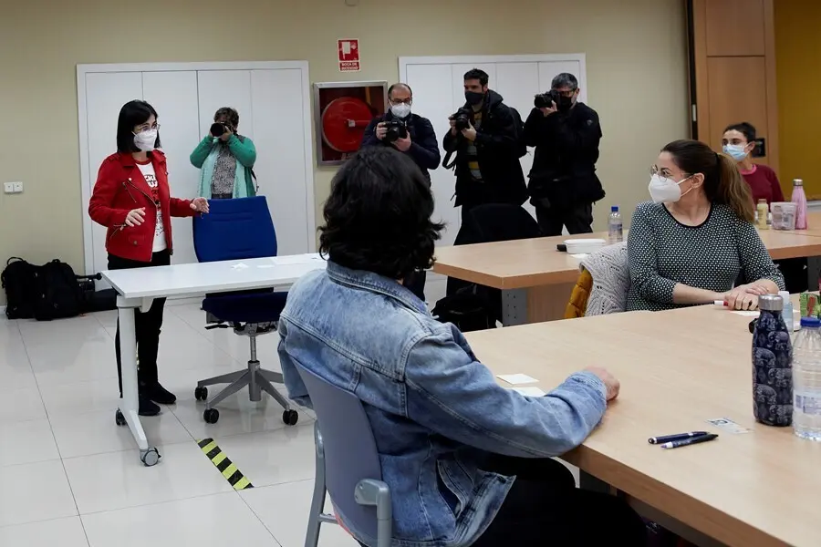 Archivo - La ministra de Sanidad, Carolina Darias durante su visita al centro de examen de las pruebas de Formaci&oacute;n Sanitaria Especializada (FSE), en el Ministerio de Sanidad de Madrid (Espa&ntilde;a), a 27 de marzo de 2021.