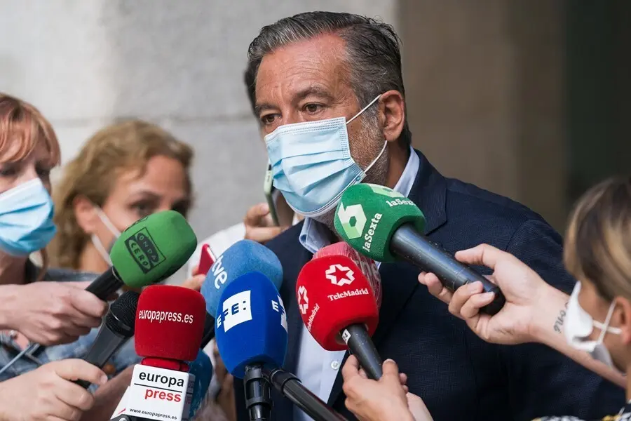 El consejero de Presidencia, Justicia e Interior de la Comunidad de Madrid, Enrique L&oacute;pez, ofrece declaraciones a los medios de comunicaci&oacute;n tras una reuni&oacute;n con la comisionada del Gobierno para la Atenci&oacute;n las V&iacute;ctimas de Terrorismo, Roc&iacute;o L&oacute;pez, a 6 de 