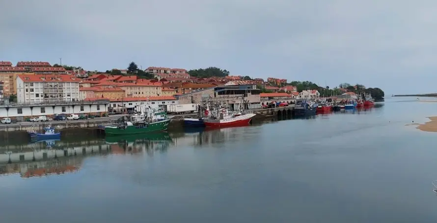 Flota de barcos pesqueros en San Vicente de la Barquera.