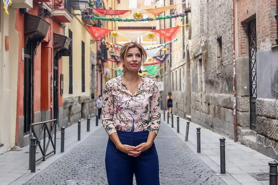 La portavoz del Partido Socialista en la Asamblea de Madrid, Hana Jalloul, en el barrio de Lavapi&eacute;s, a 7 de agosto de 2021, en Madrid (Espa&ntilde;a).