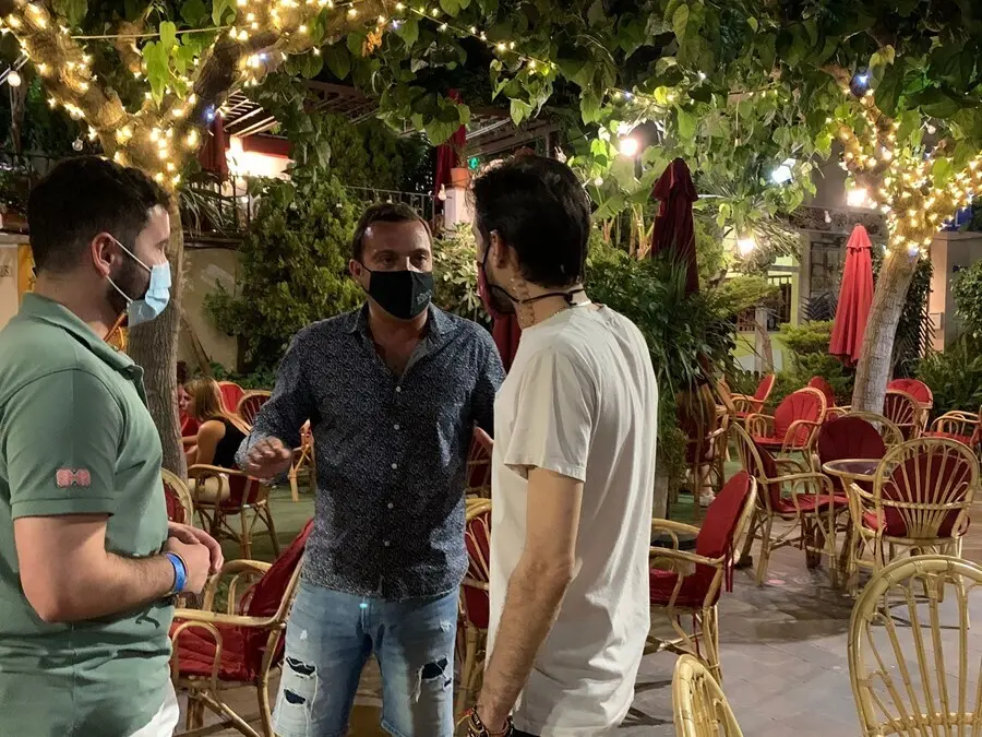 El diputado del PP Andr&eacute;s Mart&iacute;nez en un local de ocio
