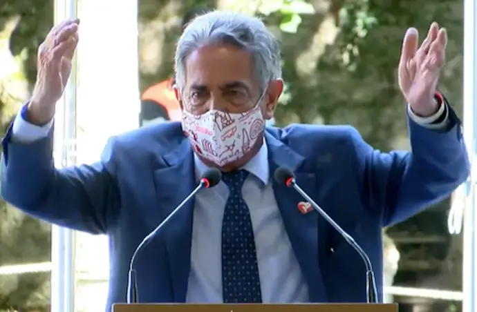 El presidente de Cantabria, M. A. Revilla durante el discurso en Cabez&oacute;n de la Sal. / ALERTA