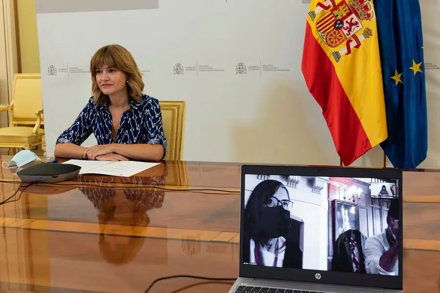 La ministra de Educaci&oacute;n y FP, Pilar Alegr&iacute;a, interviene por conferencia en un curso de la UIMP.