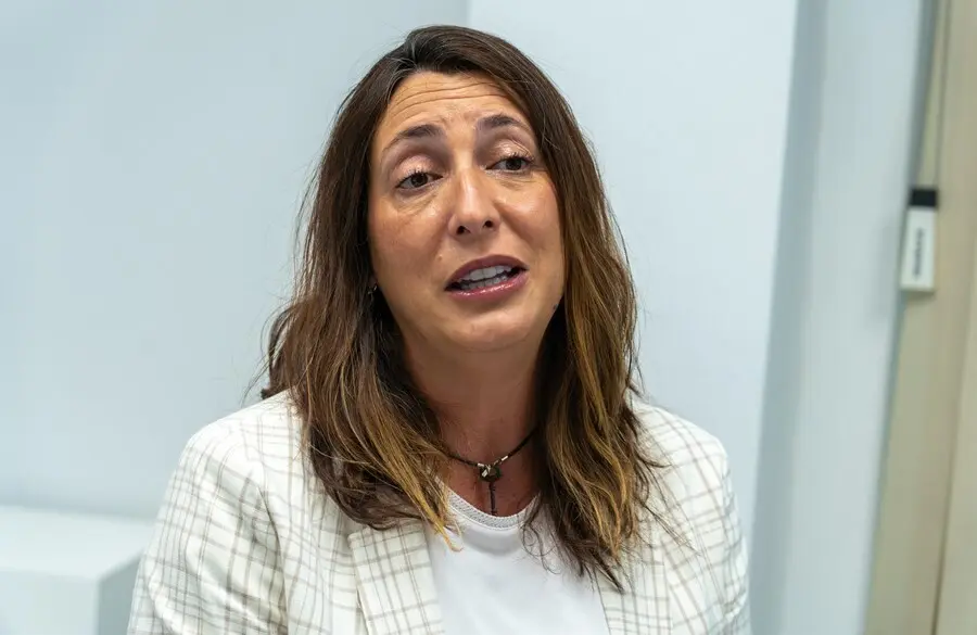 La secretaria general del PP Andaluz, Loles L&oacute;pez, durante la entrevista con Europa Press.