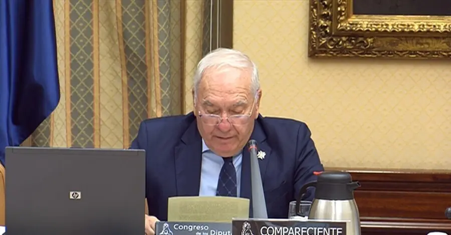 Archivo - El presidente del Consejo General de Enfermer&iacute;a (CGE), Florentino P&eacute;rez Raya, comparece en la Comisi&oacute;n para la Reconstrucci&oacute;n Social y Econ&oacute;mica del Congreso de los Diputados, dentro del grupo de trabajo de Sanidad y Salud P&uacute;blica
