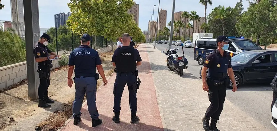 Polic&iacute;as de Francia e Italia patrullan juntos desde el d&iacute;a 2 de agosto en Benidorm para reforzar la seguridad