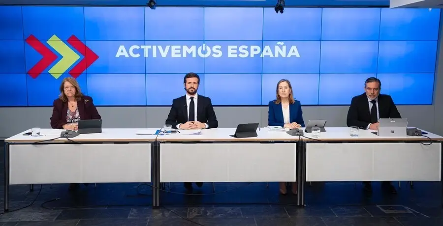 Archivo - El l&iacute;der del PP, Pablo Casado,  junto a Elvira Rodr&iacute;guez, Ana Pastor y Enrique L&oacute;pez que coordinar&aacute;n las medidas econ&oacute;micas, sanitarias y jur&iacute;dicas del PP en la desescalada. Madrid, 12 de mayo de 2020.