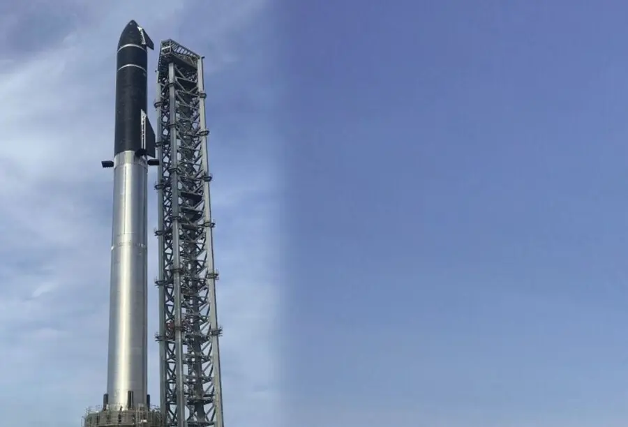 Nave espacial Starship ensamblada junto al cohete Super Heavy