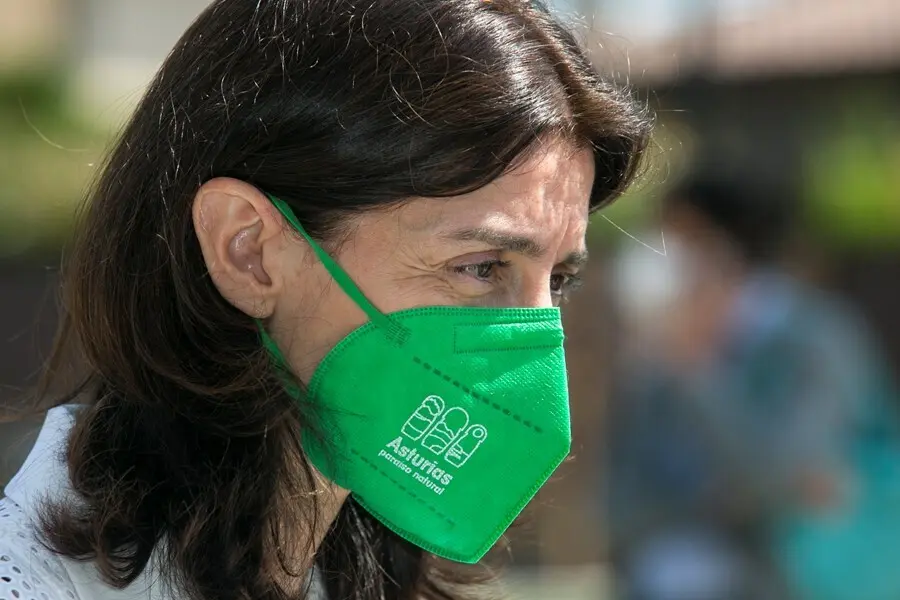 La ministra de Justicia, Pilar Llop, a su llegada a la inauguraci&oacute;n de las nuevas instalaciones del Juzgado de Paz de Castrill&oacute;n, a 9 de agosto de 2021, en Asturias