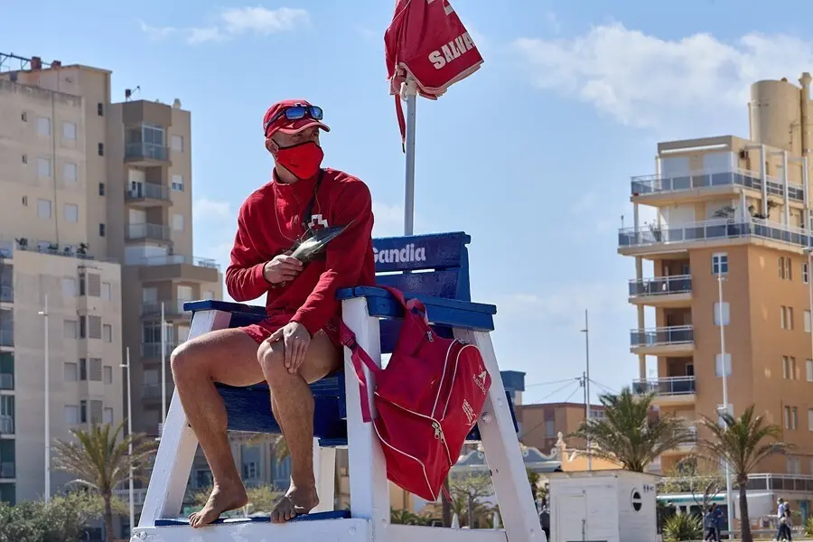 Socorrista en una playa de Gandia (Valencia)