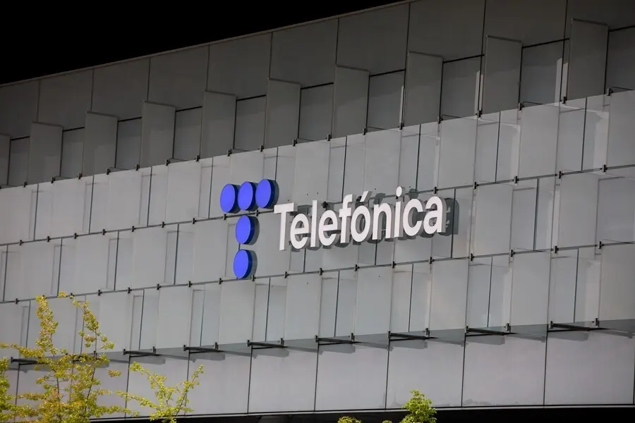 Archivo - Edificio de la sede de Telef&oacute;nica
