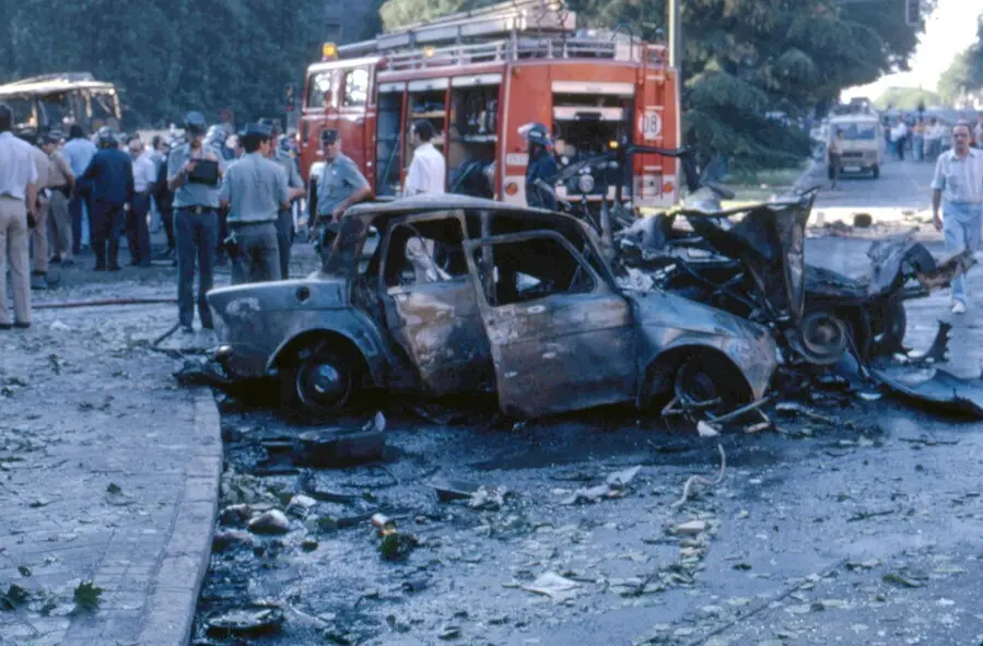 Archivo - Atentado del "comando Espa&ntilde;a" de ETA con un coche bomba en la Plaza de la Rep&uacute;blica Dominicana de Madrid. En la foto: cami&oacute;n de bomberos junto al coche que ha explotado, a 14 de julio de 1986.