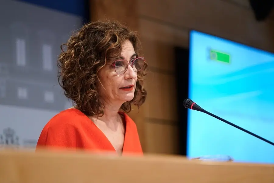 La ministra de Hacienda y Funci&oacute;n P&uacute;blica, Maria Jes&uacute;s Montero, interviene en una rueda de prensa posterior a una reuni&oacute;n del Consejo de Pol&iacute;tica Fiscal y Financiera, a 28 de julio de 2021, en Madrid, (Espa&ntilde;a).