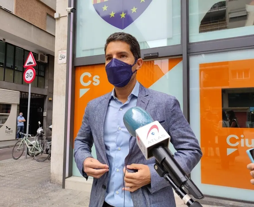 El portavoz de Cs en el Parlament, Nacho Mart&iacute;n Blanco, en declaraciones ante la sede de Cs en Barcelona
