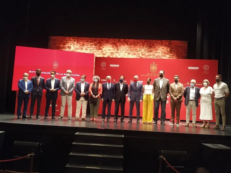 Presentaci&oacute;n oficial de los partidos que disputar&aacute;n las selecciones masculina, femenina y Sub-21 de f&uacute;tbol en Extremadura en septiembre y octubre