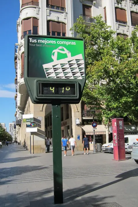 Archivo - Term&oacute;metro a 41 grados cent&iacute;grados en Zaragoza