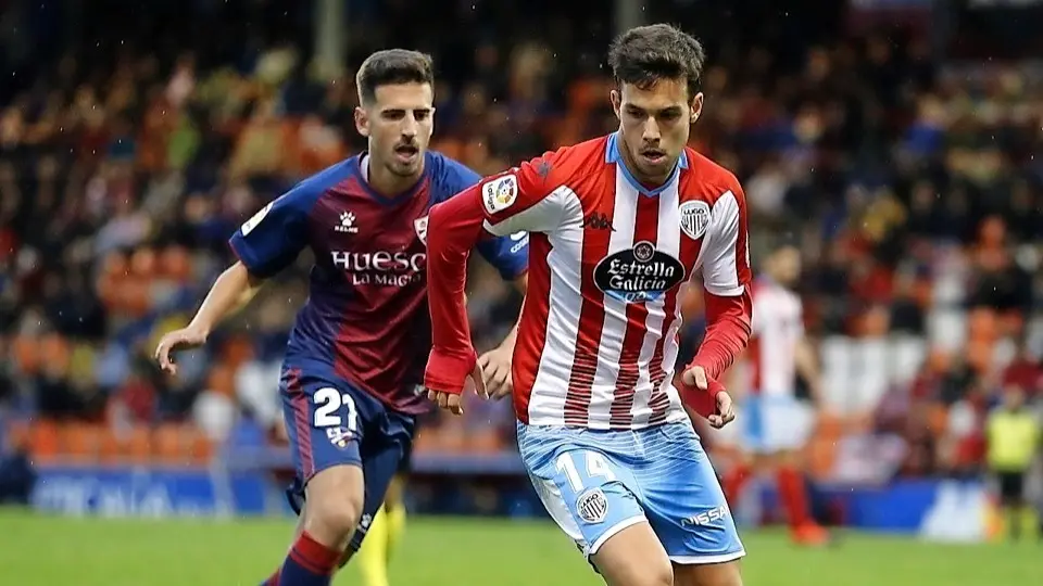 Borja Dom&iacute;nguez, en un partido contra el Huesca del curso pasado. / el progreso