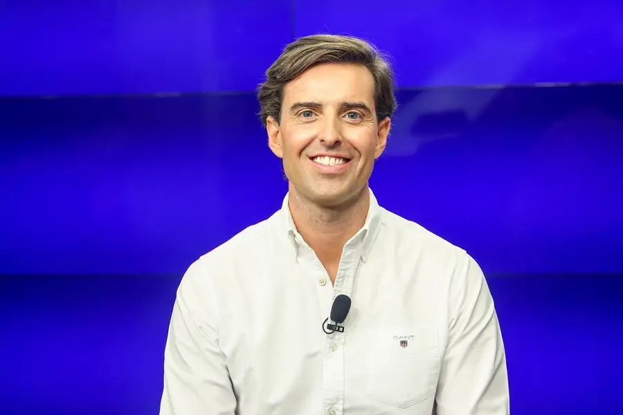 El vicesecretario de Comunicaci&oacute;n del PP, Pablo Montesinos, posa a su llegada a una entrevista para Europa Press en la sede del Partido Popular en G&eacute;nova, a 5 de agosto de 2021, en Madrid (Espa&ntilde;a).