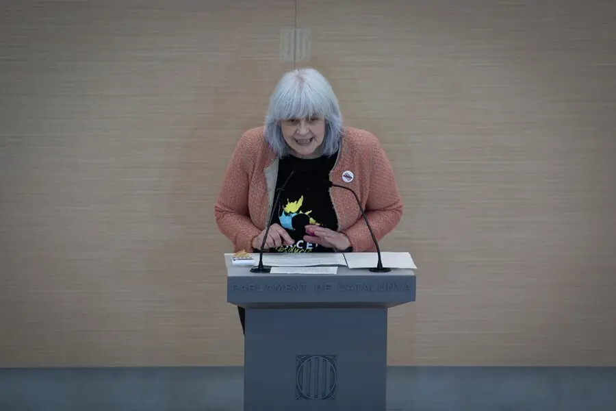 Archivo - La presidenta de la CUP en el Parlament, Dolors Sabater interviene durante la primera sesi&oacute;n del debate de investidura a la presidencia de la Generalitat de Catalunya, en el Parlament, Barcelona, Catalu&ntilde;a, (Espa&ntilde;a), a 26 de marzo de 2021