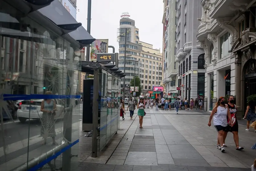 Un term&oacute;metro en el centro de Madrid marca una temperatura de 41 grados cent&iacute;grados, a 11 de julio de 2021, en Madrid (Espa&ntilde;a). 