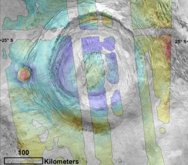 Imagen tomada por Magellan de Aramaiti Corona. Narina Tholus (centro izquierda) aparece como dos c&uacute;pulas adyacentes que se superponen en el anillo de fractura exterior oeste.