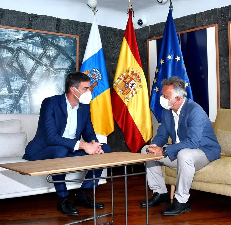 El presidente del Gobierno, Pedro S&aacute;nchez, reunido con el presidente de Canarias, &Aacute;ngel V&iacute;ctor Torres 