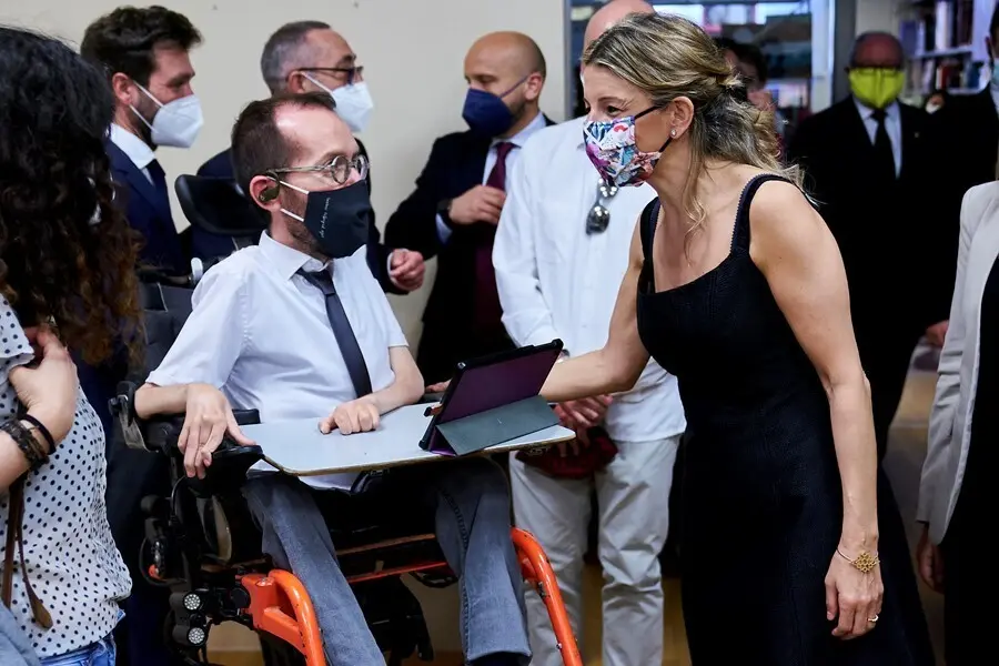 Archivo - El portavoz de Unidas Podemos en el Congreso, Pablo Echenique, y la vicepresidenta segunda del Gobierno y ministra de Trabajo y Econom&iacute;a Social, Yolanda D&iacute;az.