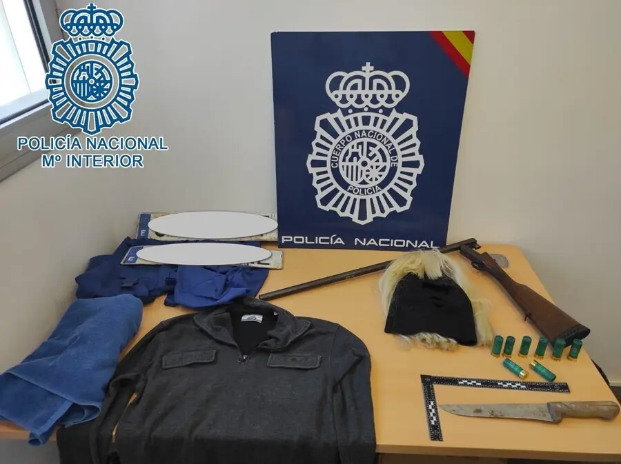 Los objetos sustra&iacute;dos a los detenidos.