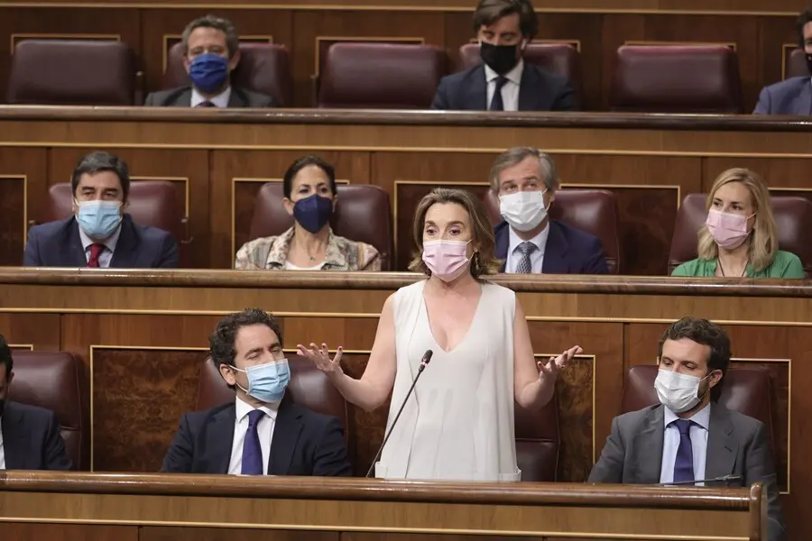 Archivo - La portavoz del PP en el Congreso de los Diputados, Cuca Gamarra, interviene en una sesi&oacute;n de control al Gobierno en el Congreso de los Diputados