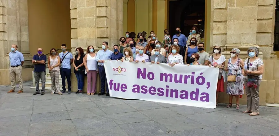 Minuto de silencio con motivo de la v&iacute;ctima de violencia machista del Cerro del &Aacute;guila (Sevilla).