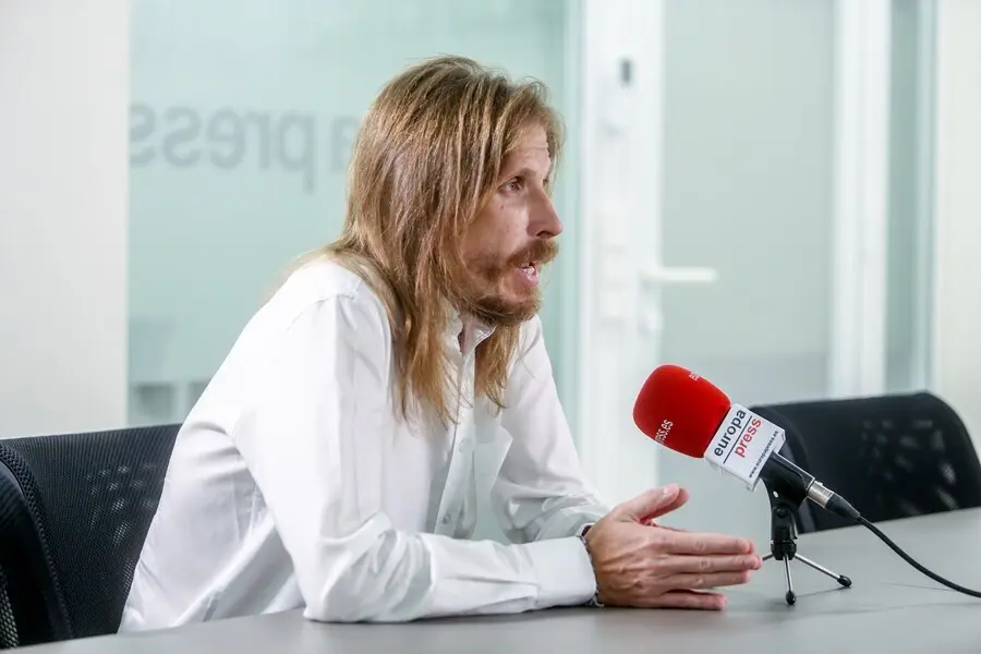 El coordinador general de Podemos en Castilla y Le&oacute;n, Pablo Fern&aacute;ndez, durante una entrevista para Europa Press en la sede de la agencia
